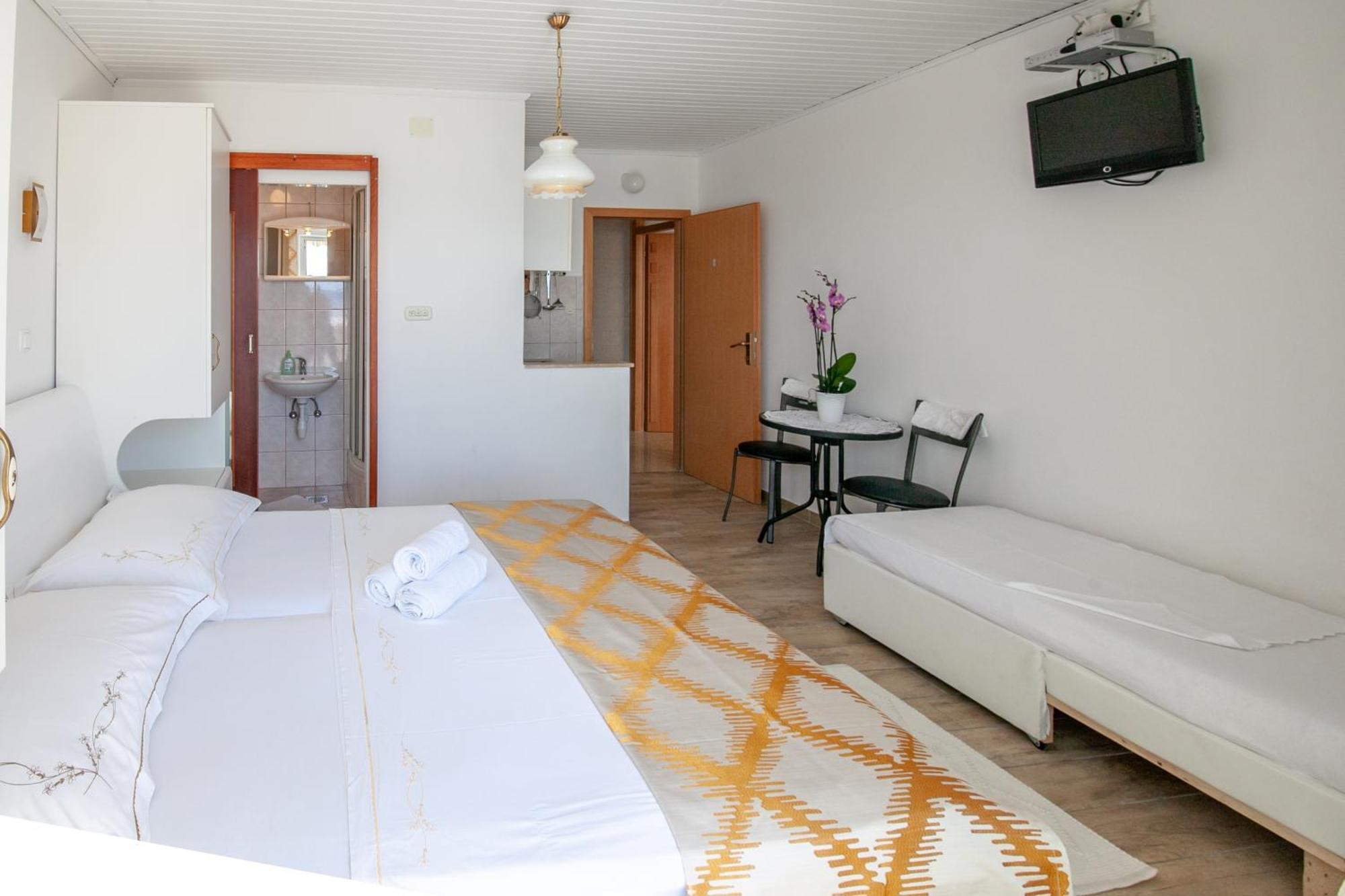 Apartments By The Sea Duce, Omis - 2992 Dugi Rat Quarto foto
