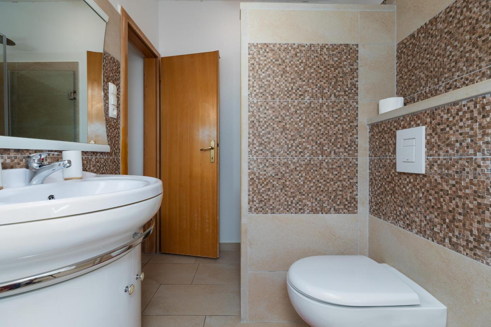 Apartments By The Sea Duce, Omis - 2992 Dugi Rat Quarto foto