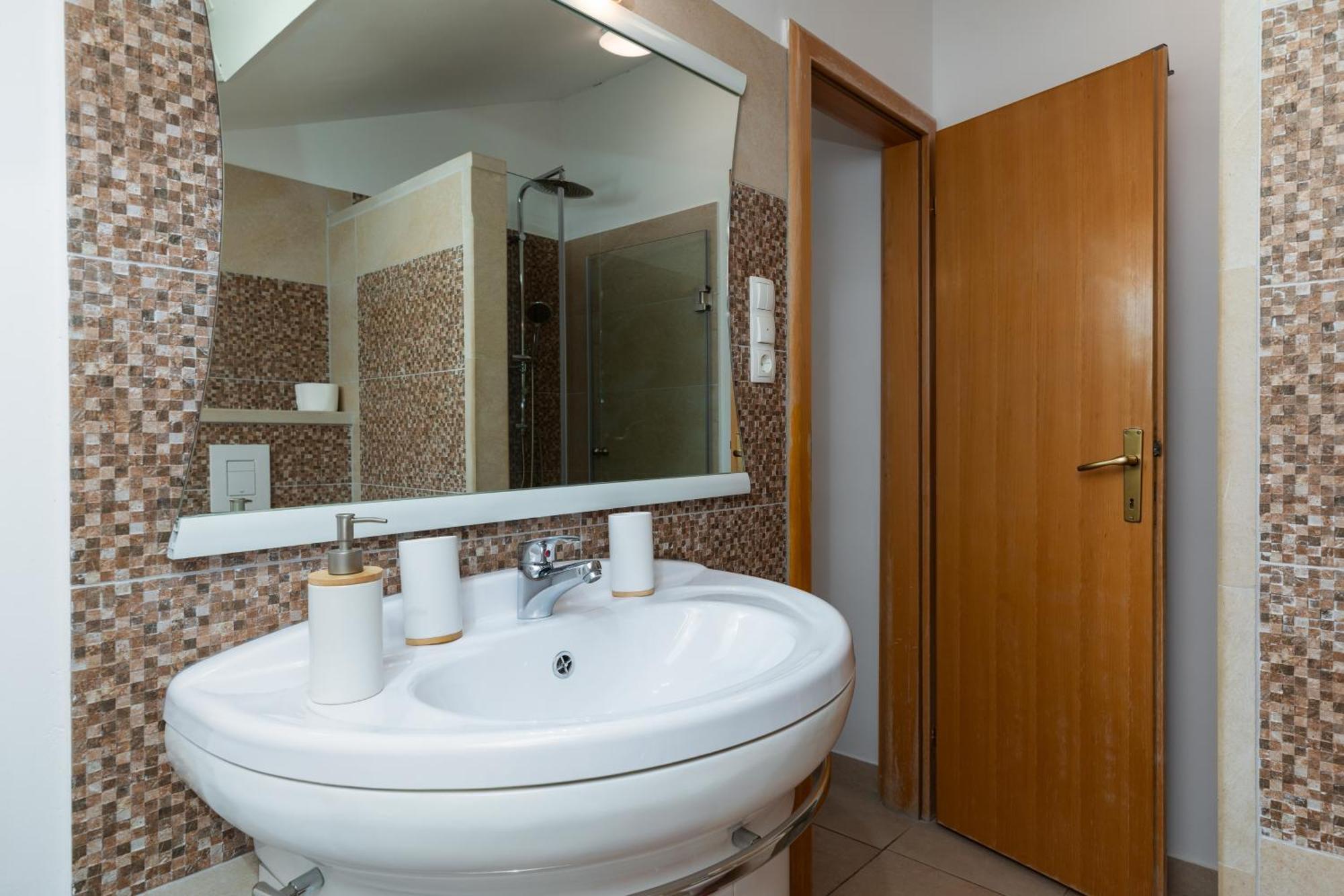 Apartments By The Sea Duce, Omis - 2992 Dugi Rat Quarto foto