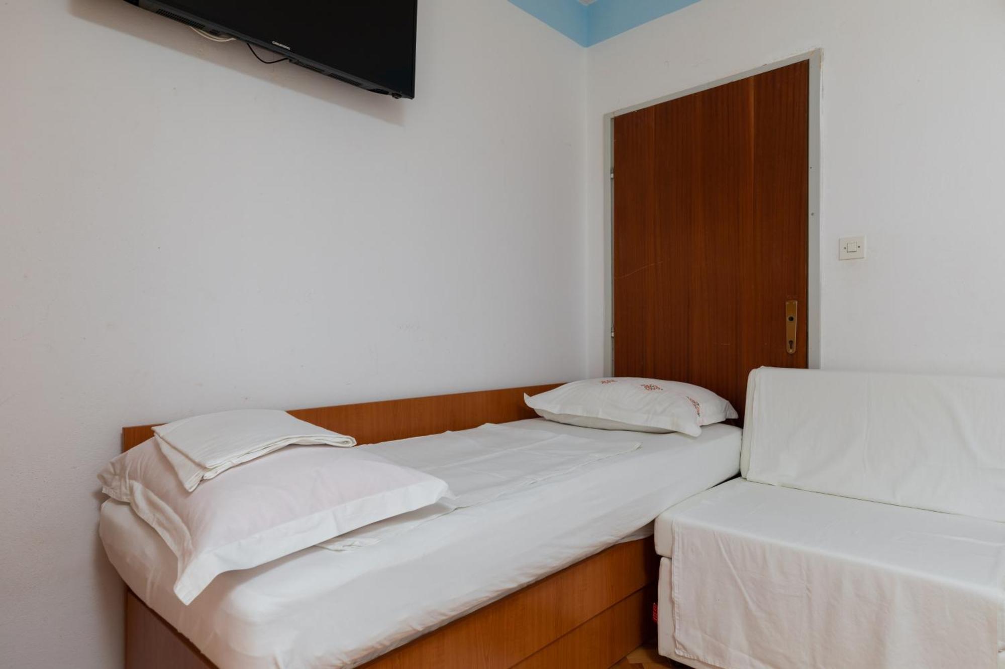 Apartments By The Sea Duce, Omis - 2992 Dugi Rat Quarto foto